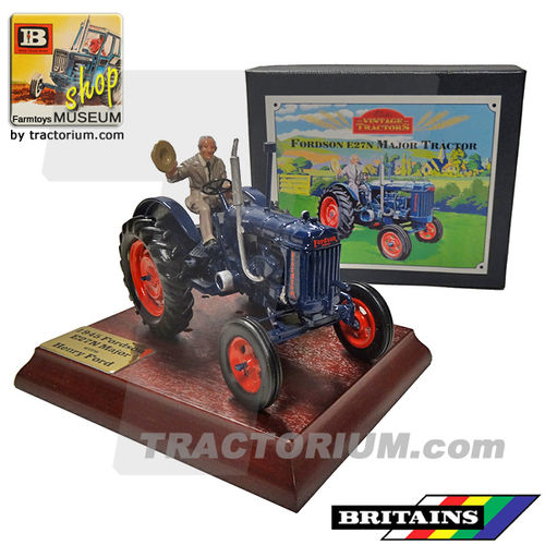W. Britain 8715 Fordson E 27 N Traktor mit Henry Ford 1/32